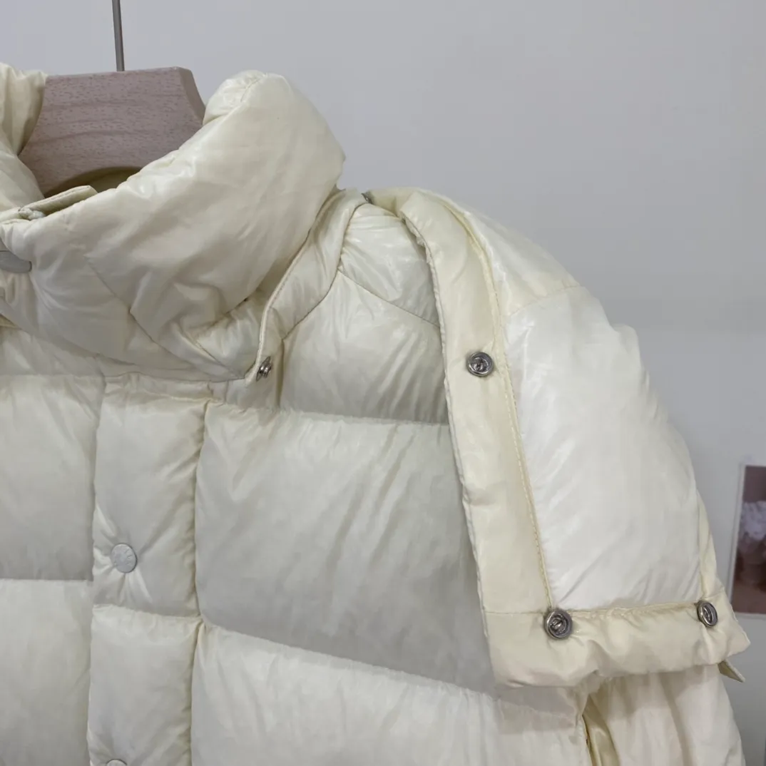 P390 Moncler/ 2026 70 、 。 DNA ， ， 。 Classic ， 、 。 Classic 70 。 Quality， 90 ，Premium Quality ， ，Black ！ Sizes M-3XL